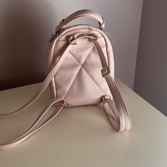 Guess mini backpack - Picture 3 of 4